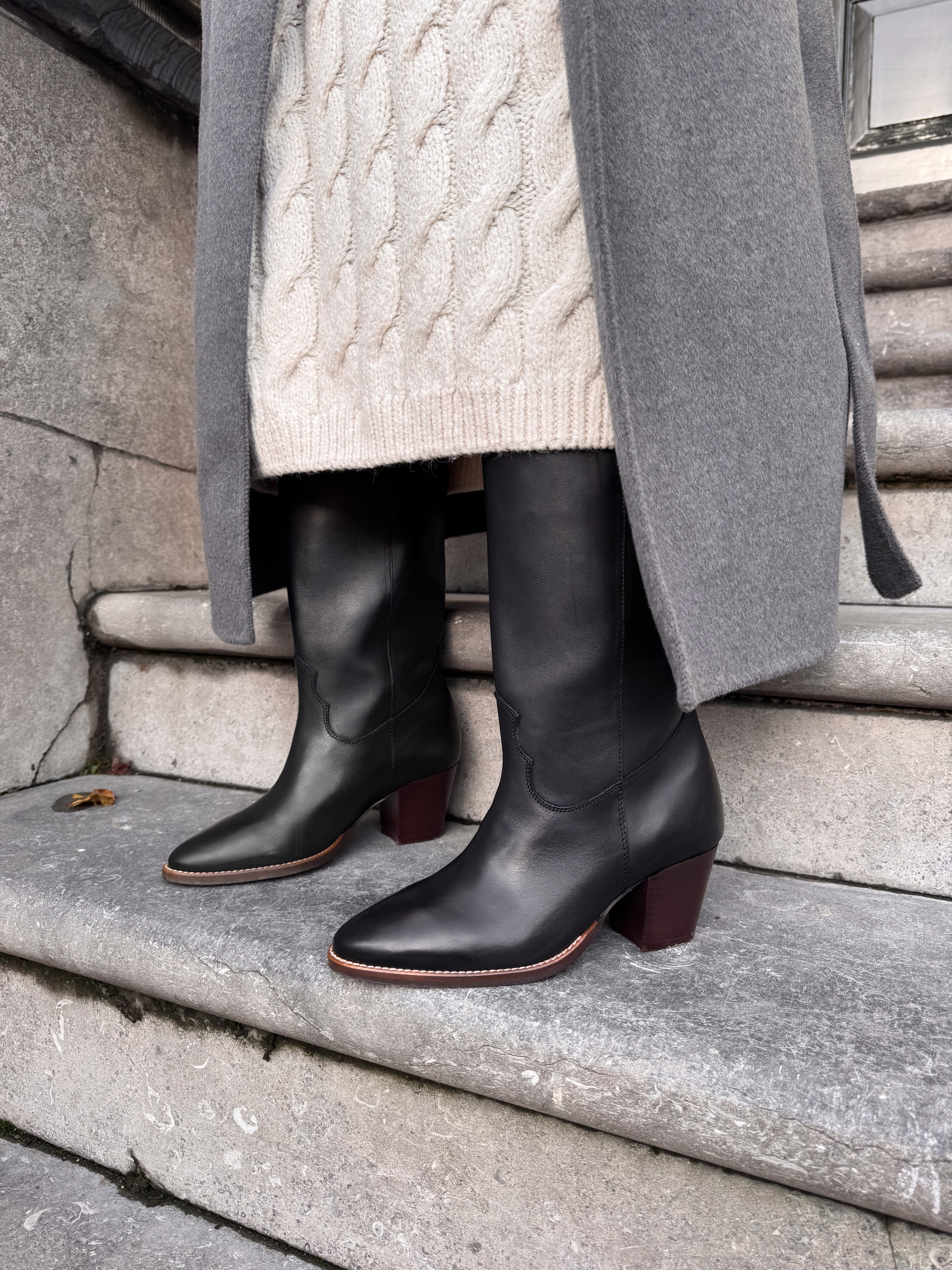 Zwarte leren hoge laarzen met hak