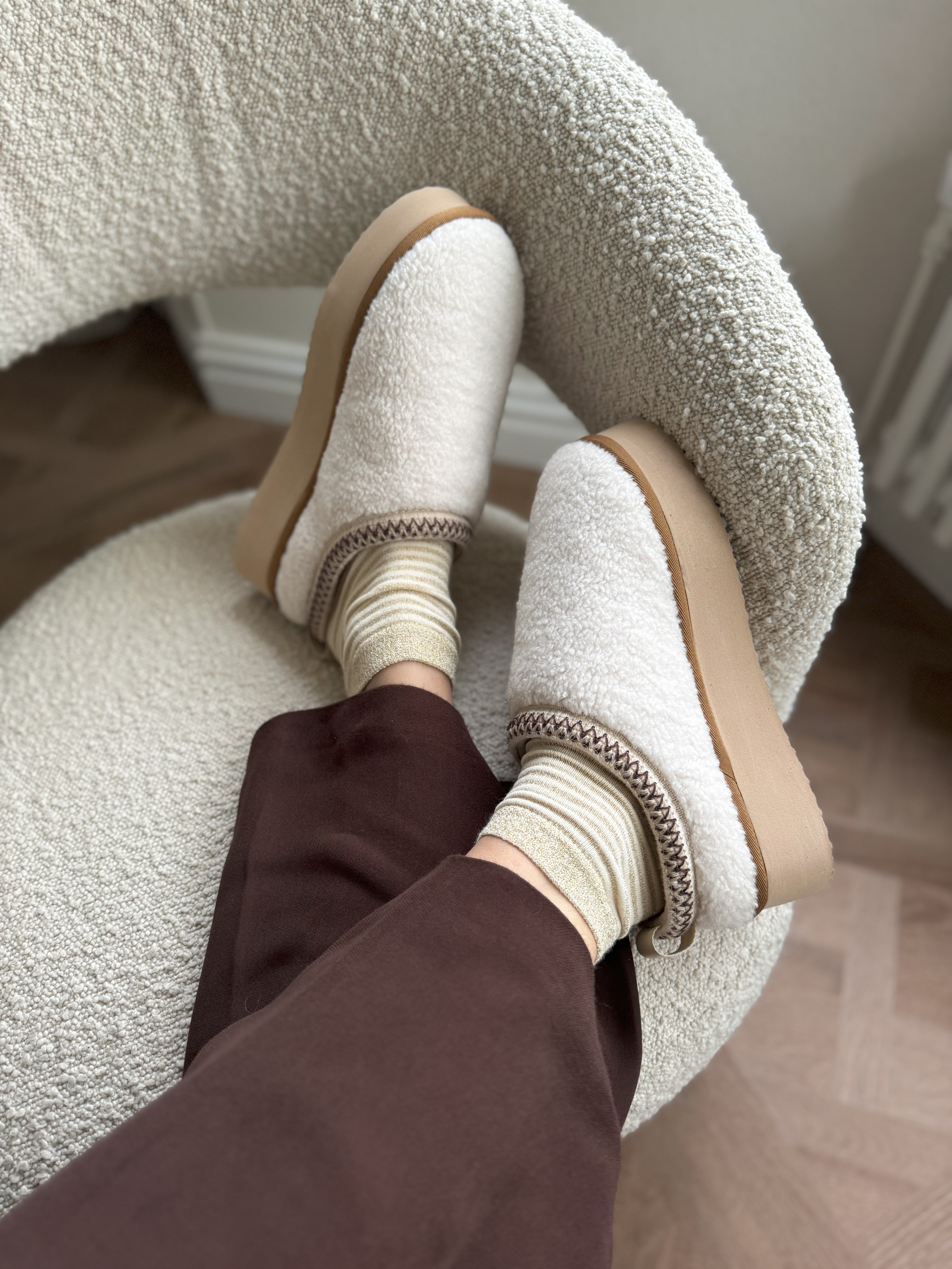 Off white teddy instappers