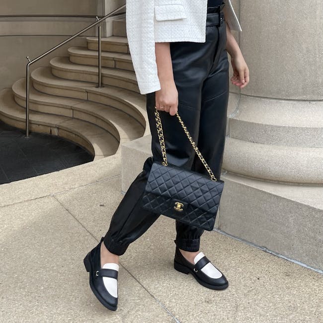 Zwarte leren loafers met witte details